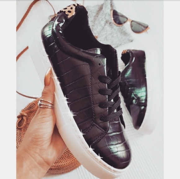 🚨Leopard Sneaker collection// black lace up - Picture 5 of 8